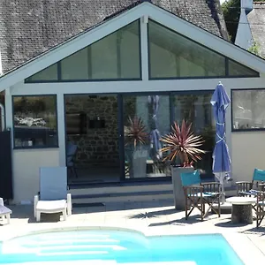Maison Piscine Hébergement de vacances Guidel